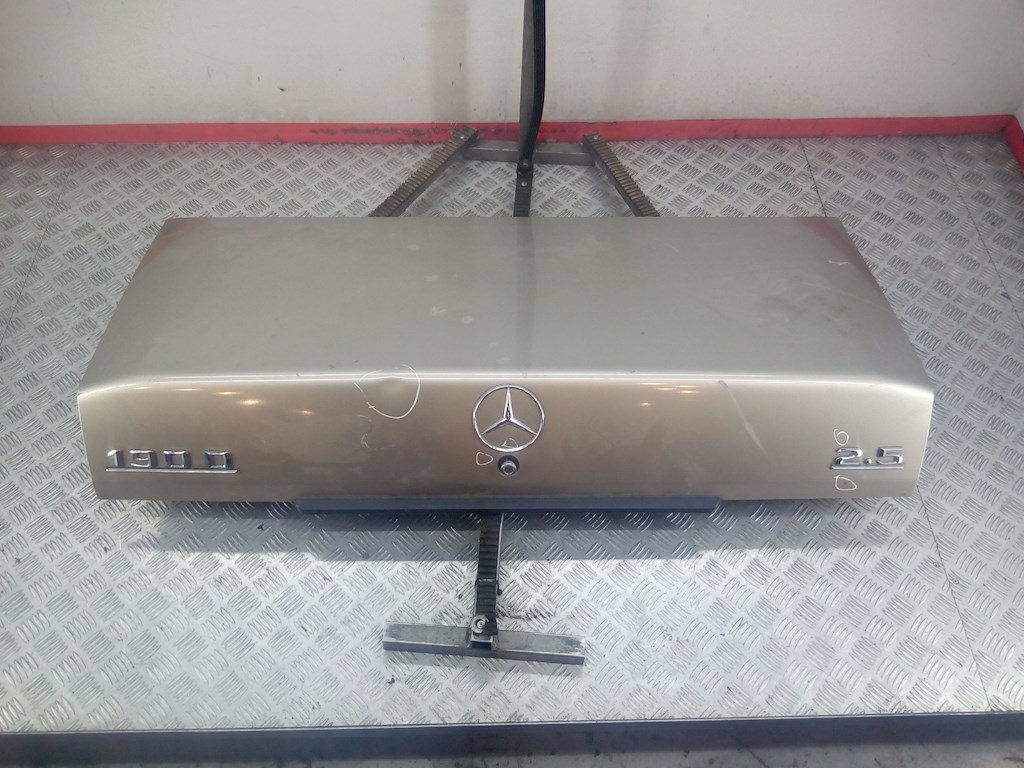

Крышка (дверь) багажника Mercedes W201 (C Class), W201 (C Class)