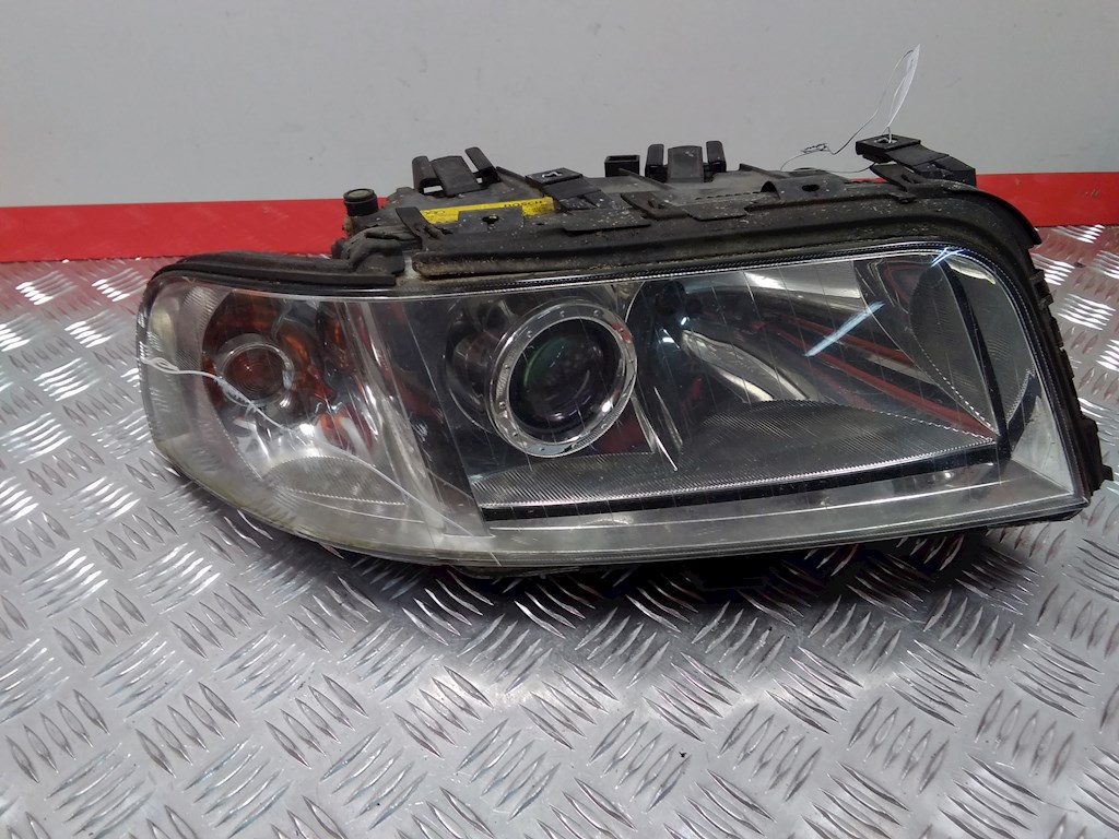 

Фара передняя правая Audi A8 D2, A8 D2