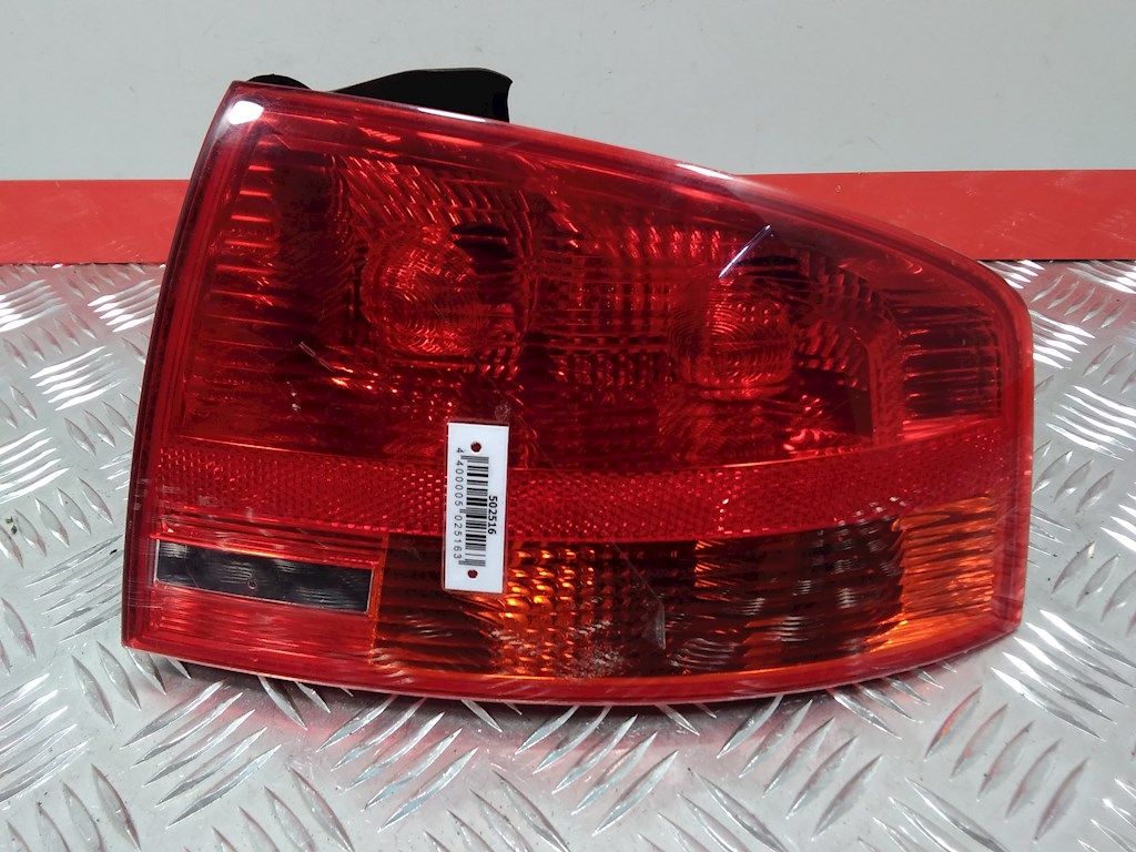 

Фонарь задний правый Audi A4 B7, A4 B7