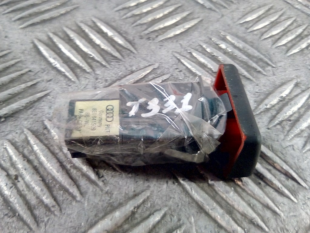 

Кнопка аварийки Audi A4 B6, A4 B6