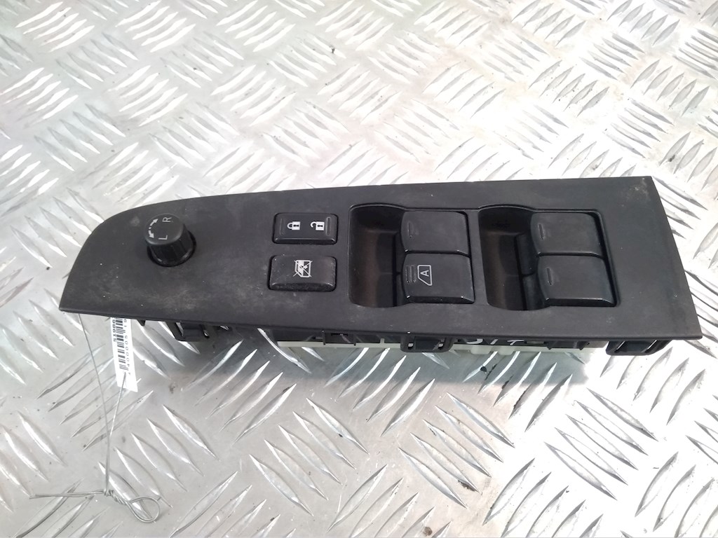 

Блок управления стеклоподъемниками Nissan Altima (L32), Altima (L32)