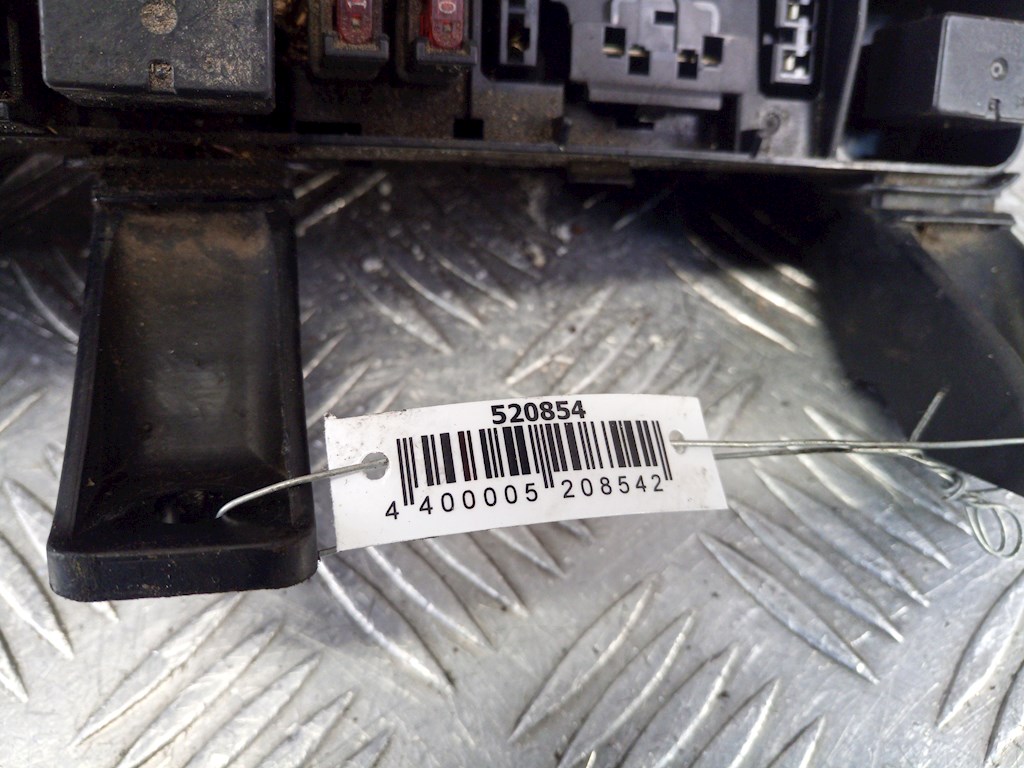 

Блок предохранителей Mitsubishi Pajero 3, Pajero 3