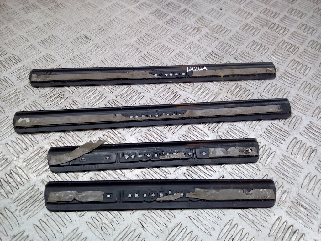 

Накладка порога (внутренняя) Volvo S80 2, S80 2