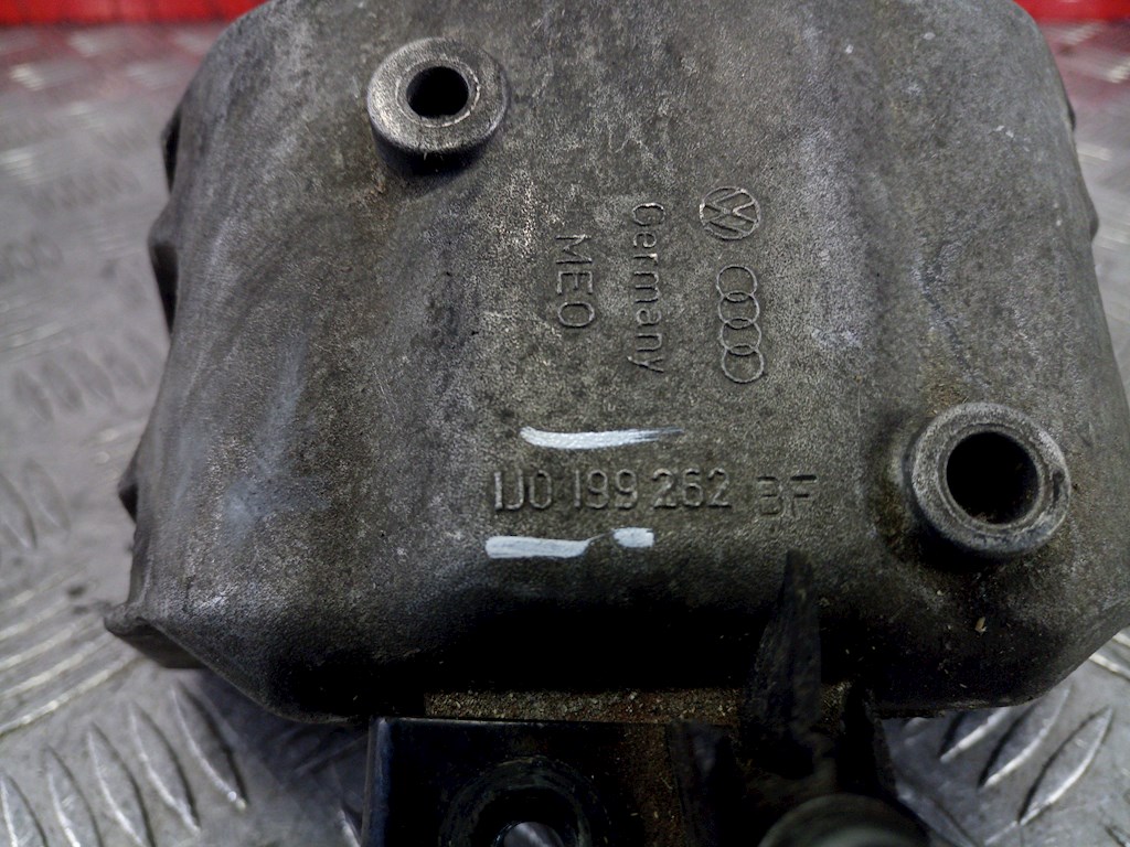 

Подушка крепления двигателя Volkswagen Golf 4, Golf 4