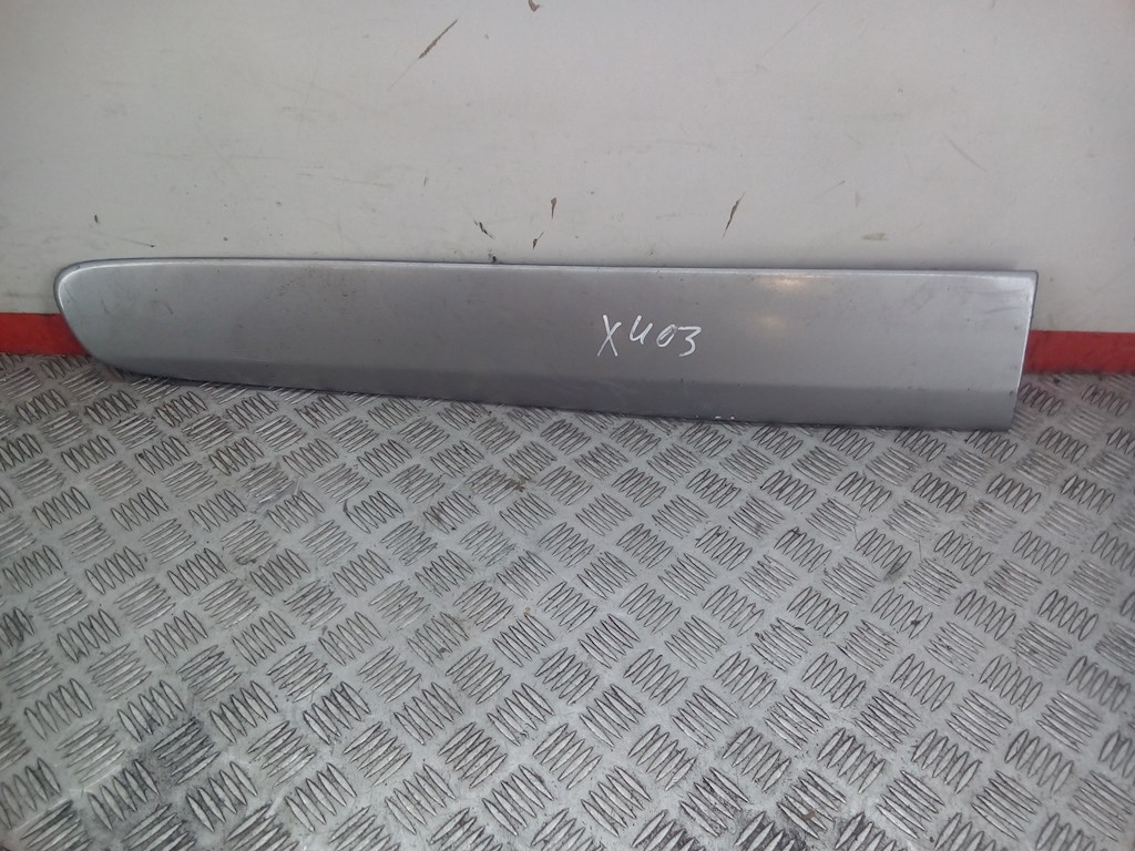 

Накладка декоративная (молдинг) передней правой двери Toyota Rav4 2, Rav4 2