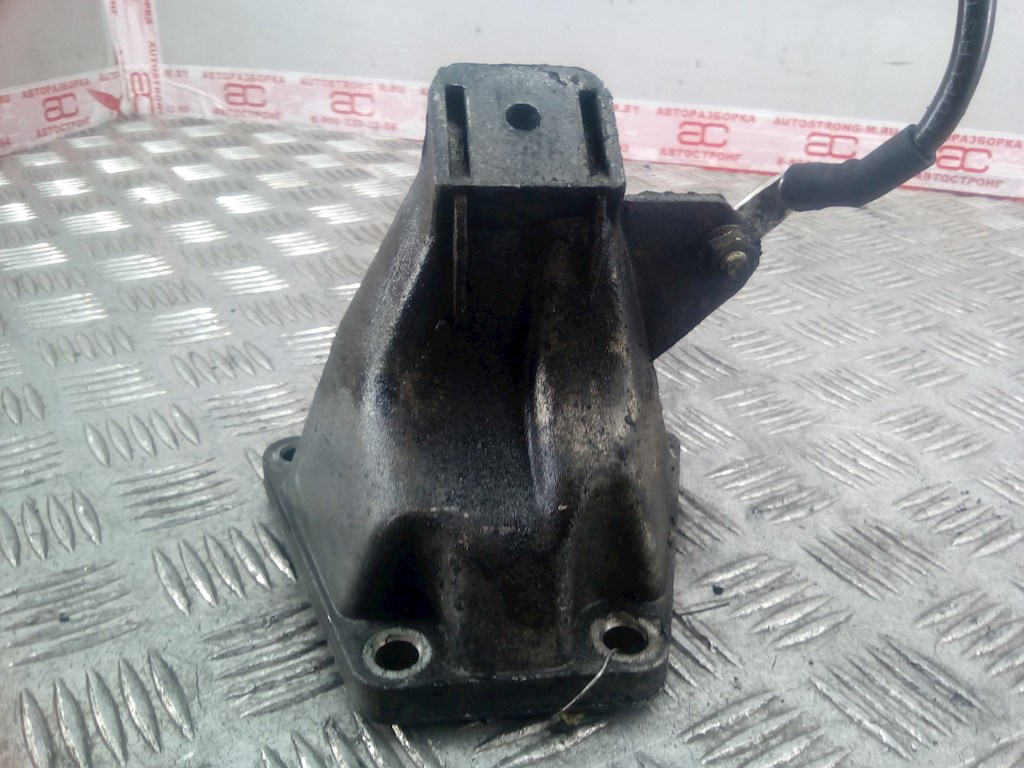 

Кронштейн двигателя (лапа крепления) Volkswagen Passat 5 GP, Passat 5 GP