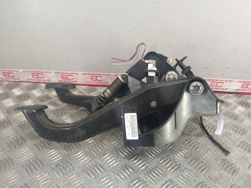 

Педальный узел Mercedes W204 (C Class), W204 (C Class)