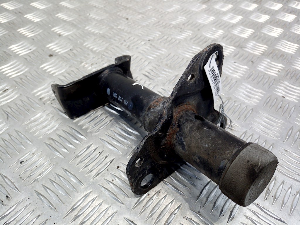 

Клык (угол) бампера правый Volkswagen Passat 5, Passat 5