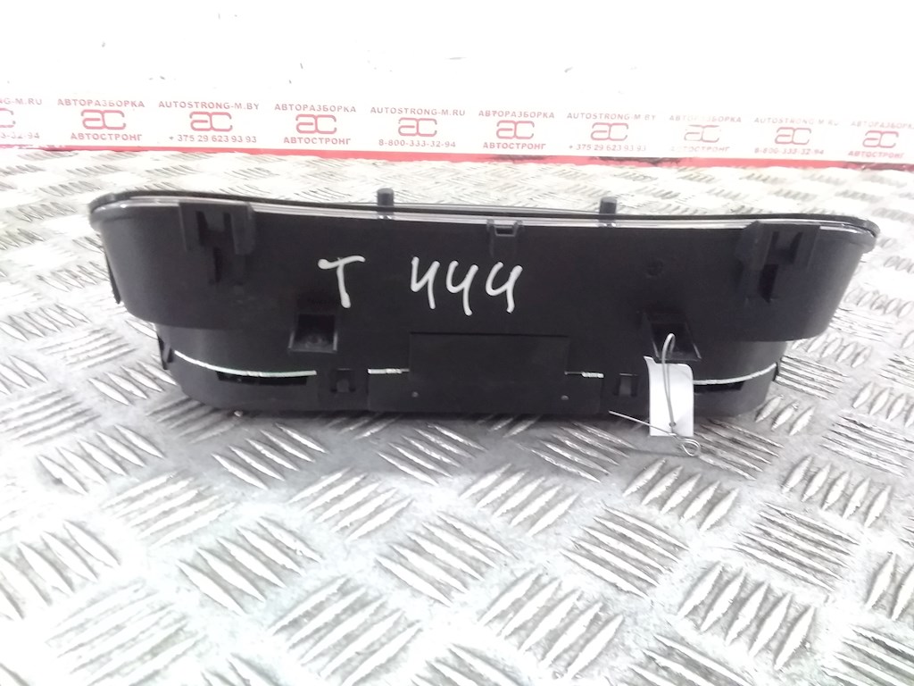 

Панель приборная (щиток приборов) Volkswagen Golf 4, Golf 4