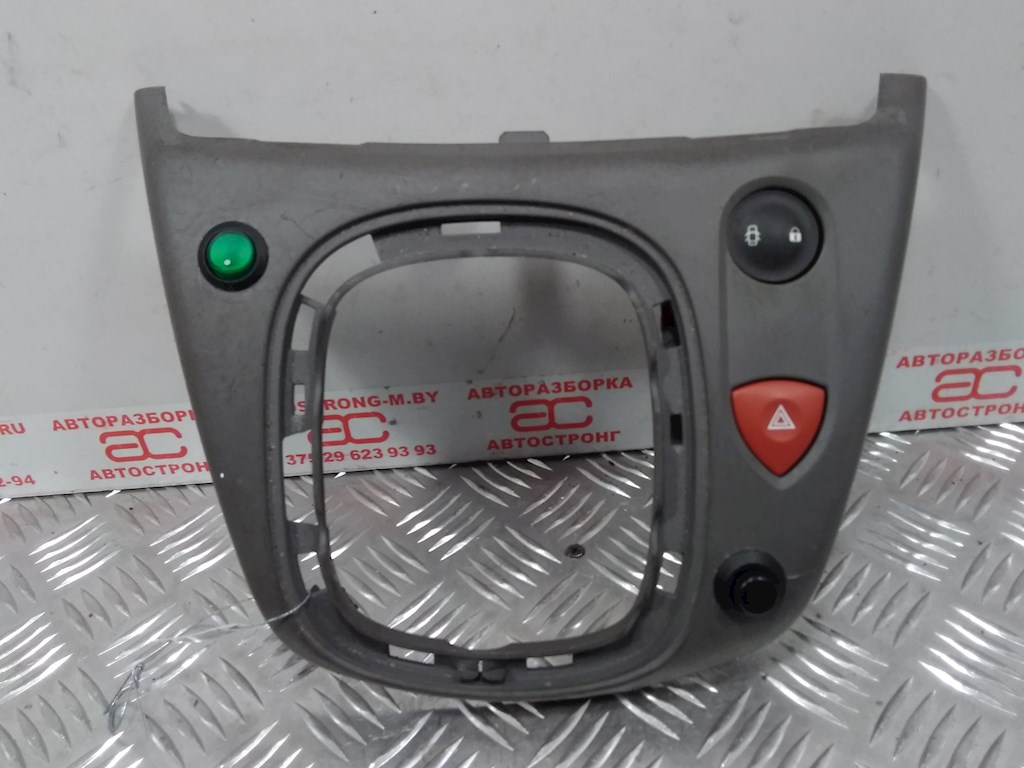 

Накладка декоративная на кулису Renault Scenic 2, Scenic 2