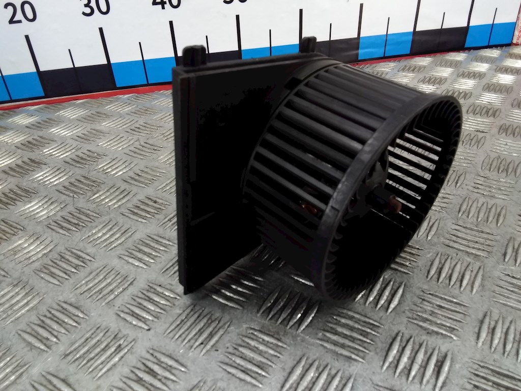 

Моторчик (двигатель) печки Volkswagen Golf 4, Golf 4