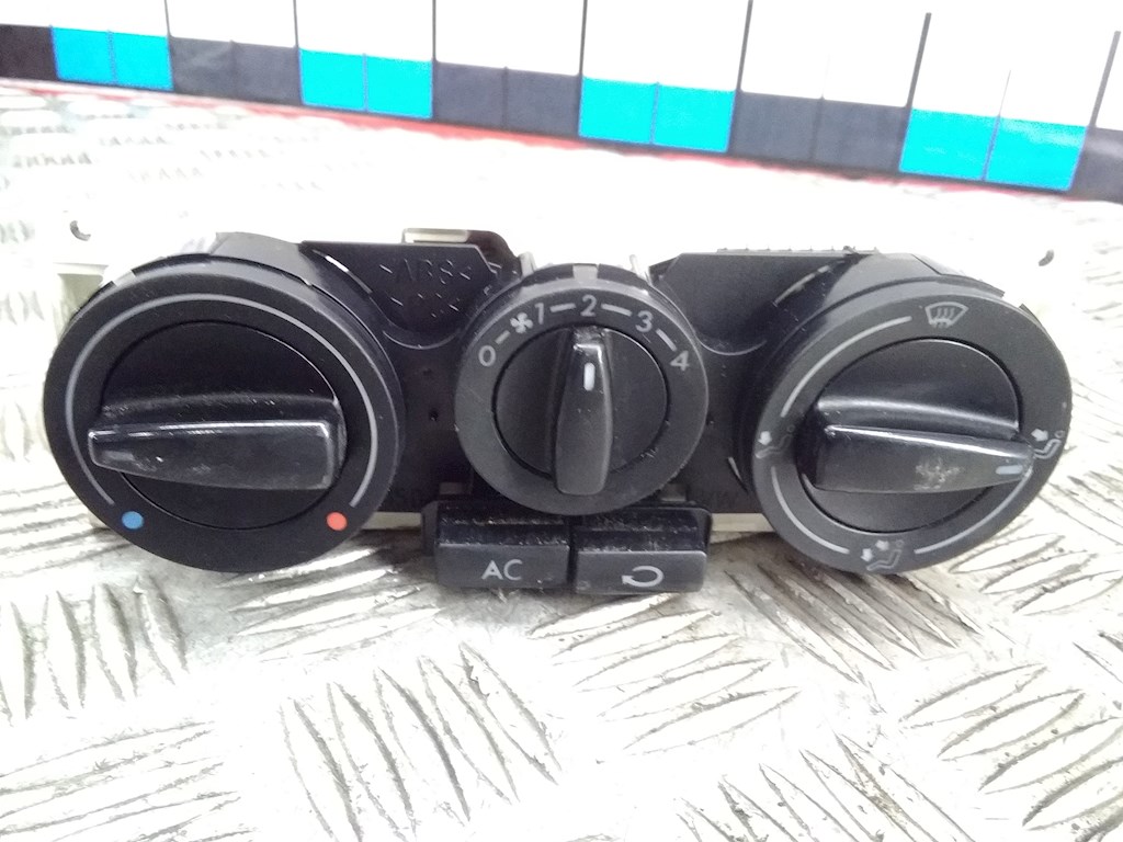 

Переключатель печки Volkswagen Golf 4, Golf 4