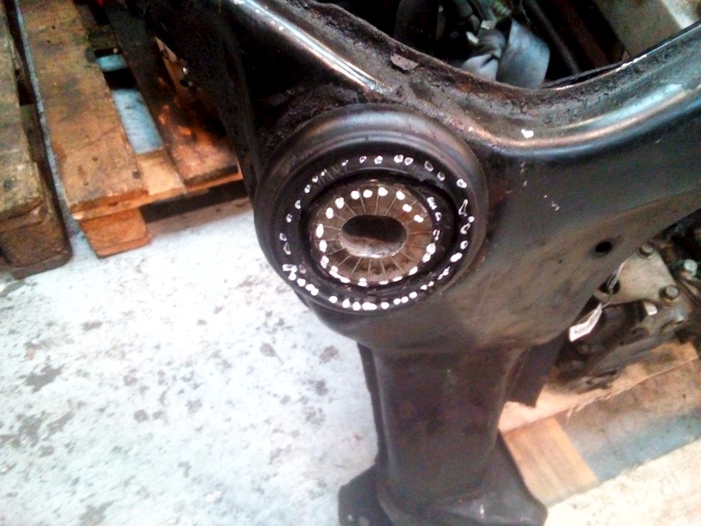 

Балка передняя (подрамник) Volkswagen Passat 5, Passat 5