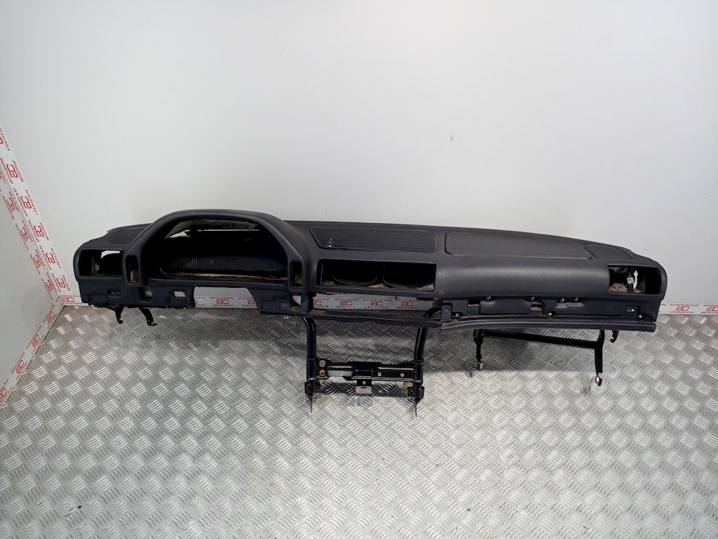 

Торпедо (панель передняя) BMW 7 Series (E32), 7 Series (E32)
