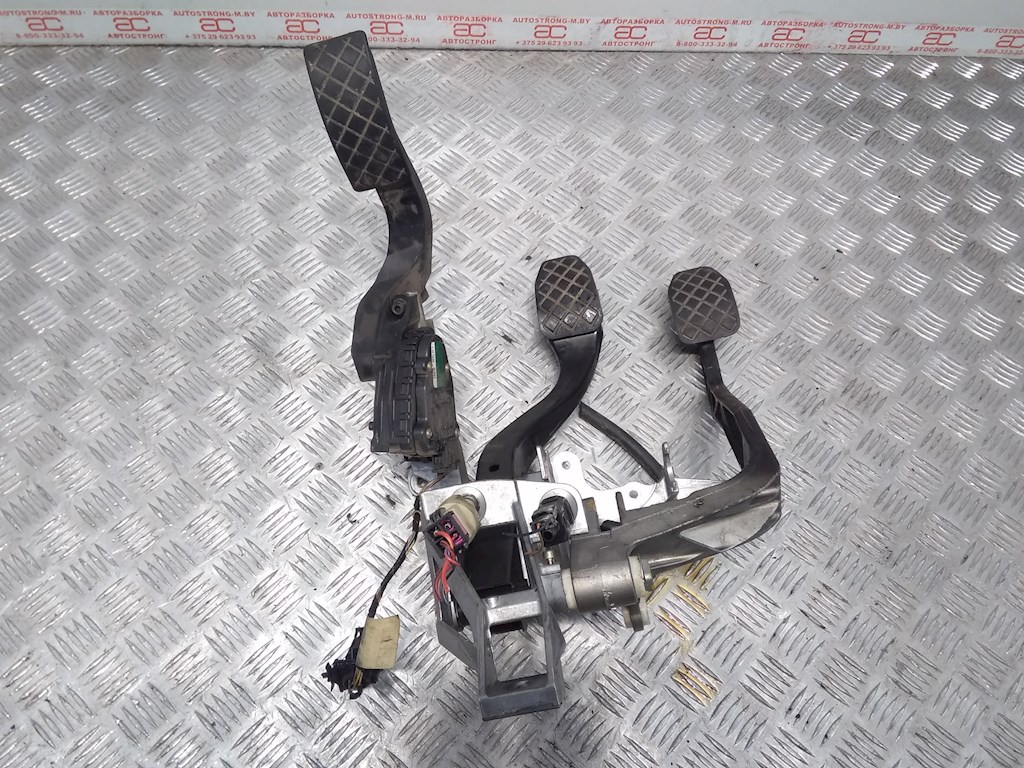 

Педальный узел Volkswagen Passat 5, Passat 5