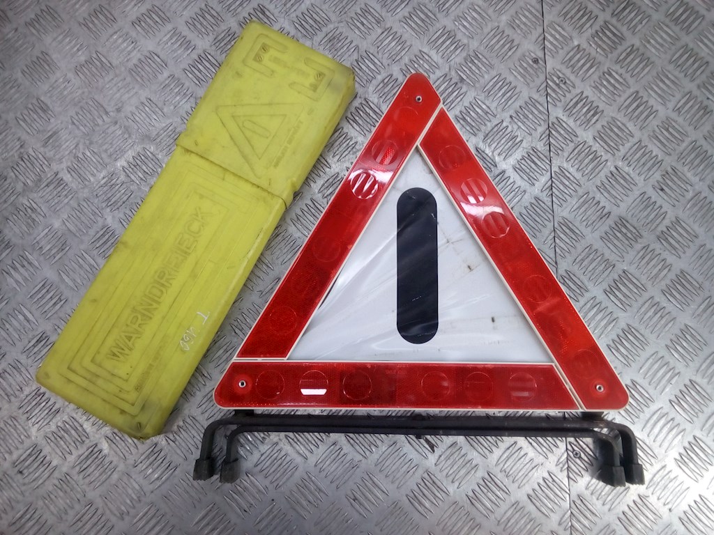 

Знак аварийной остановки Audi 80 B4, 80 B4