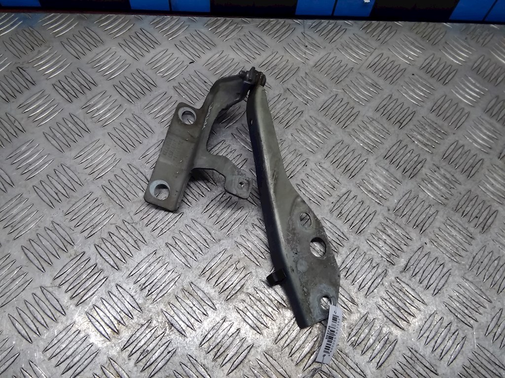 

Петля капота правая Volvo C30, C30