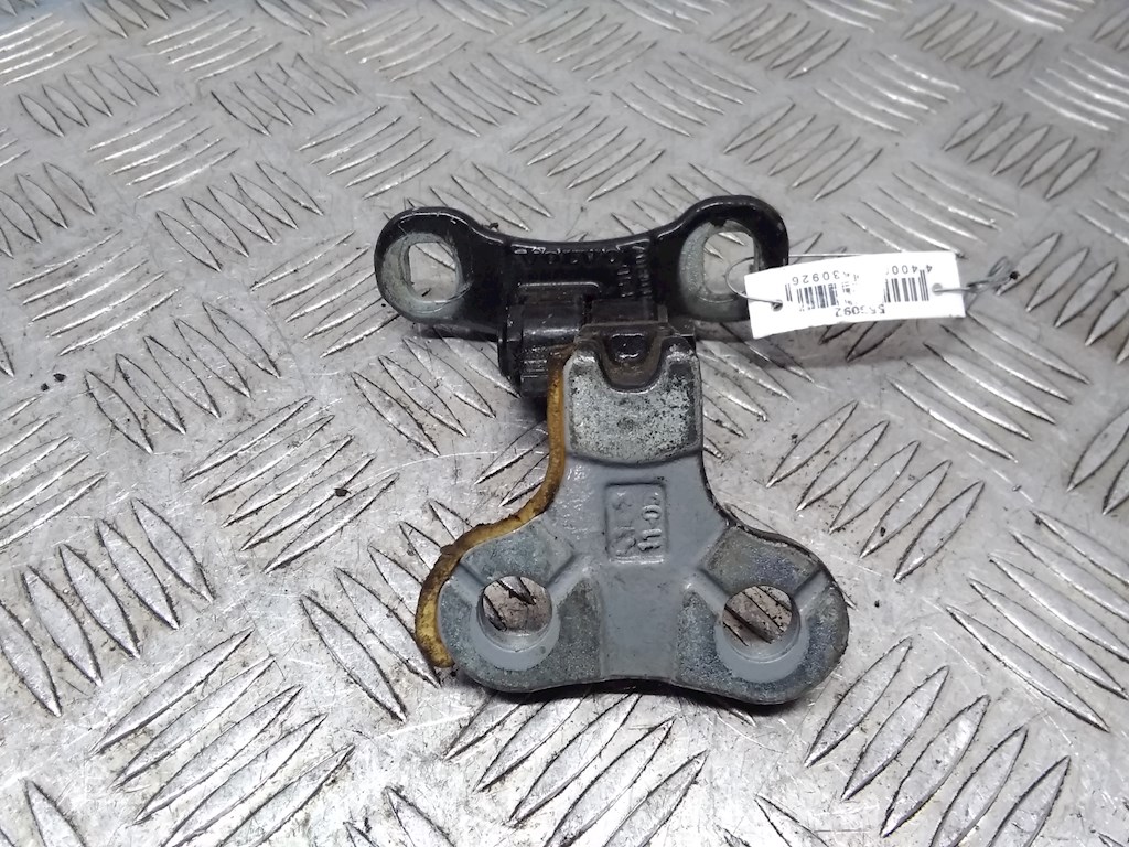 

Петля двери передней правой Volvo C30, C30