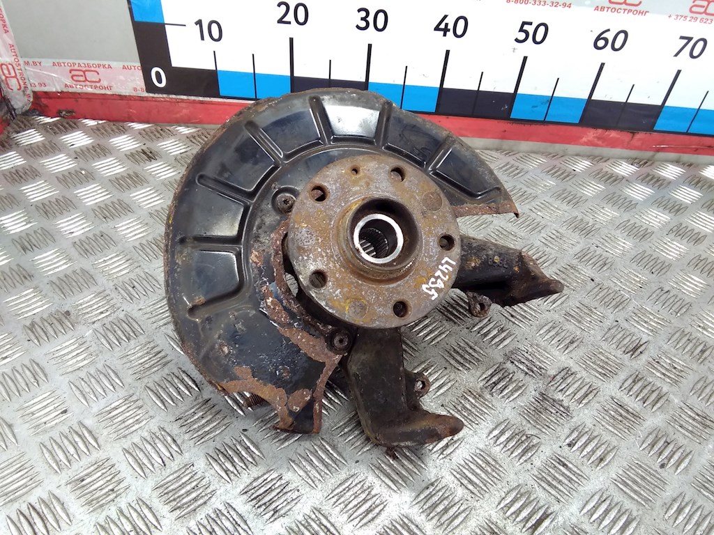 

Ступица (кулак цапфа) передняя правая Audi A3 8P, A3 8P