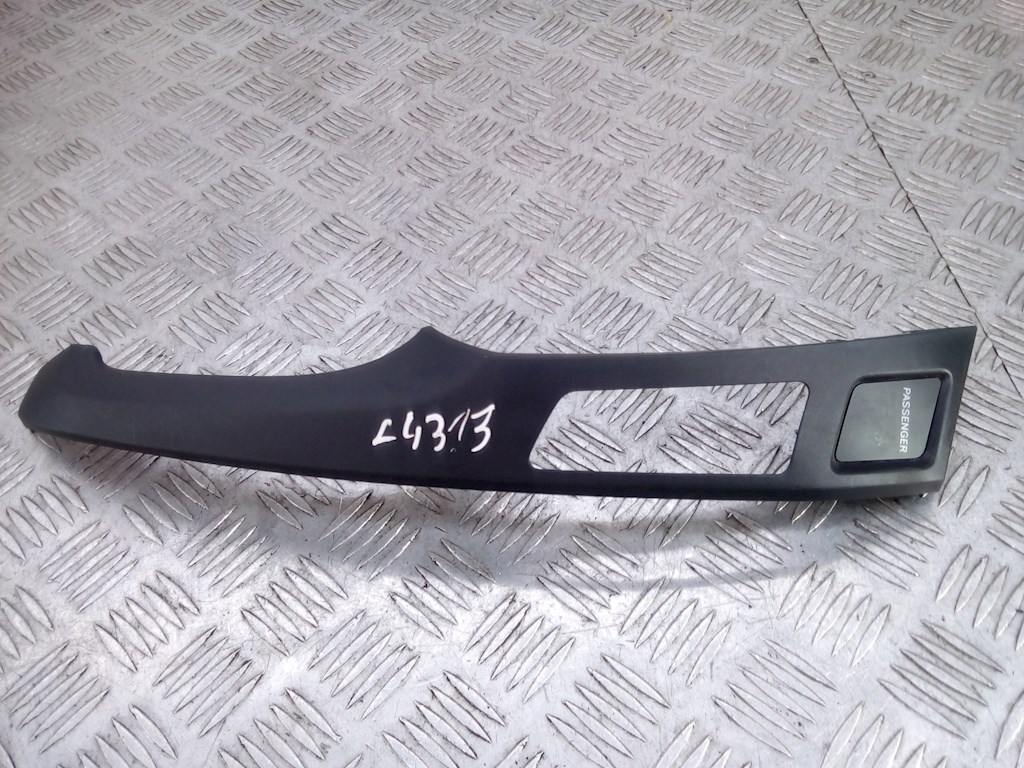 

Накладка декоративная на торпедо Toyota Yaris 2, Yaris 2