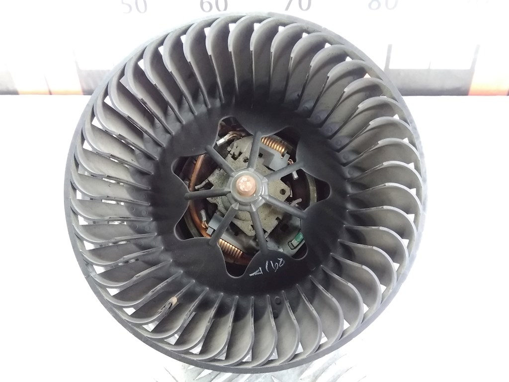 

Моторчик (двигатель) печки Volkswagen Golf 5, Golf 5
