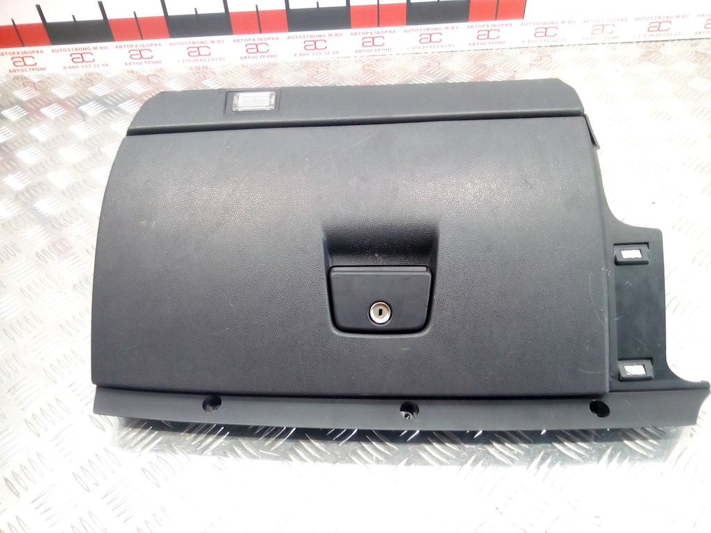 

Бардачок (вещевой ящик) Volvo V50, V50