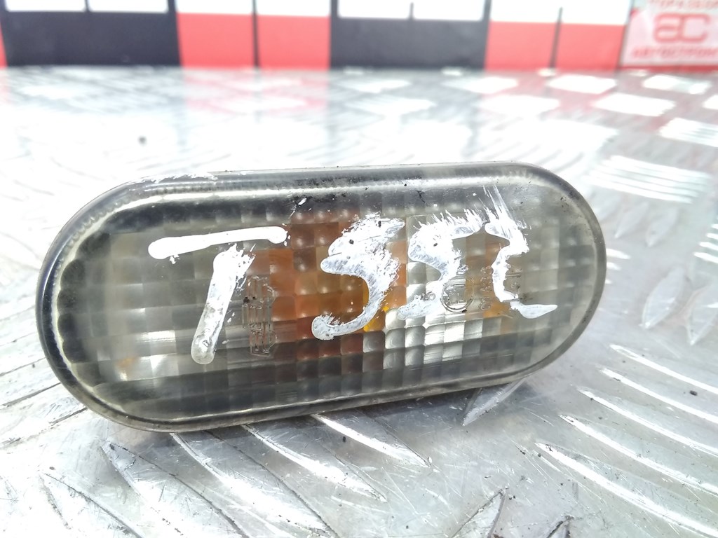 

Повторитель поворота правый Volkswagen Passat 5, Passat 5