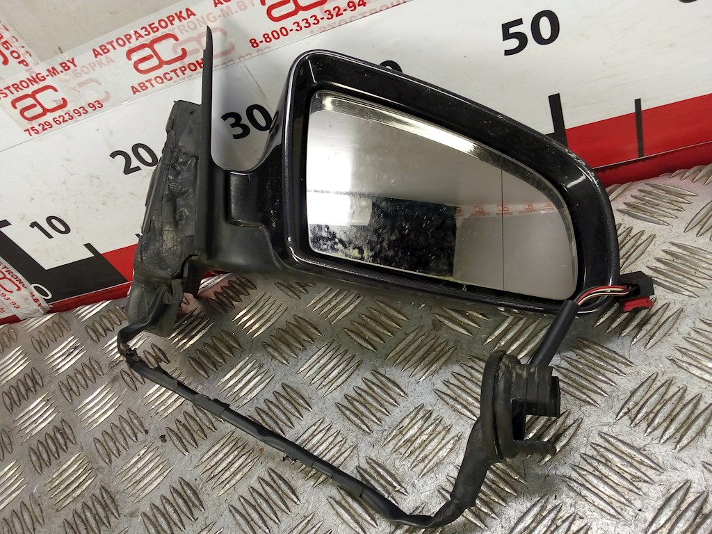 

Зеркало боковое правое Audi A3 8P, A3 8P