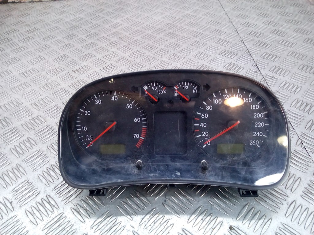 

Панель приборная (щиток приборов) Volkswagen Golf 4, Golf 4