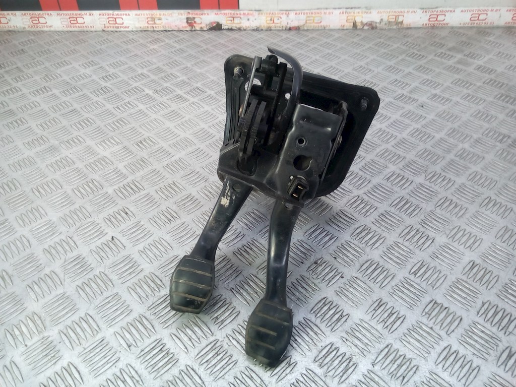 

Педальный узел Renault 19, 19