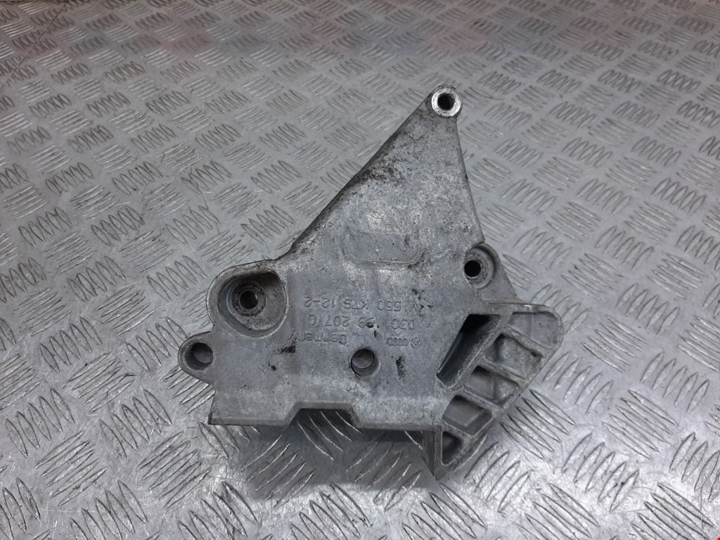 

Кронштейн двигателя (лапа крепления) Audi A3 8P, A3 8P