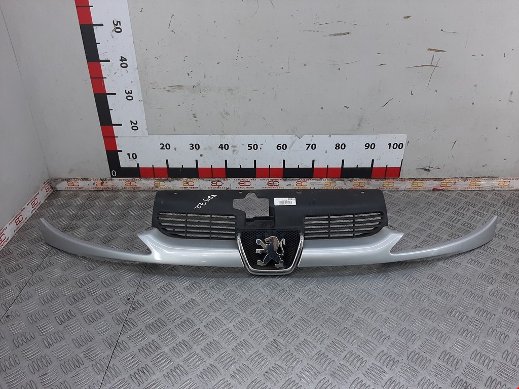 

Решетка радиатора Peugeot 206, 206