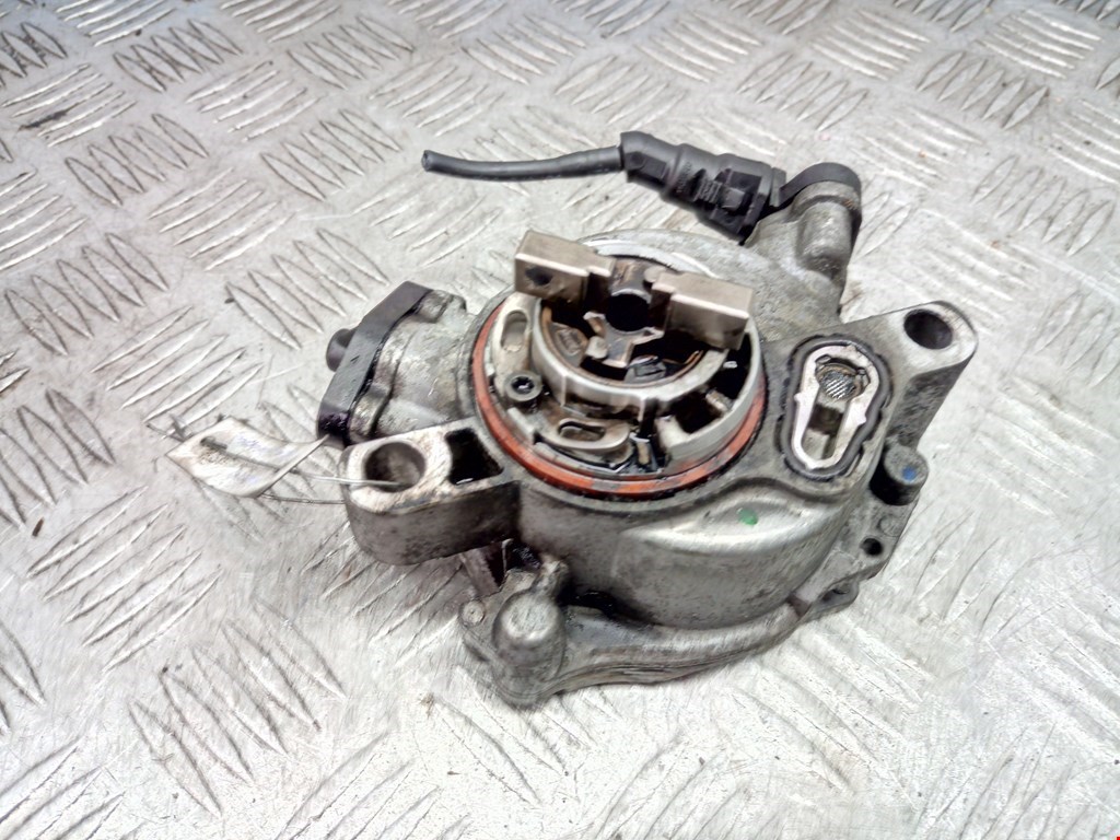 

Насос вакуумный Peugeot 2008, 2008