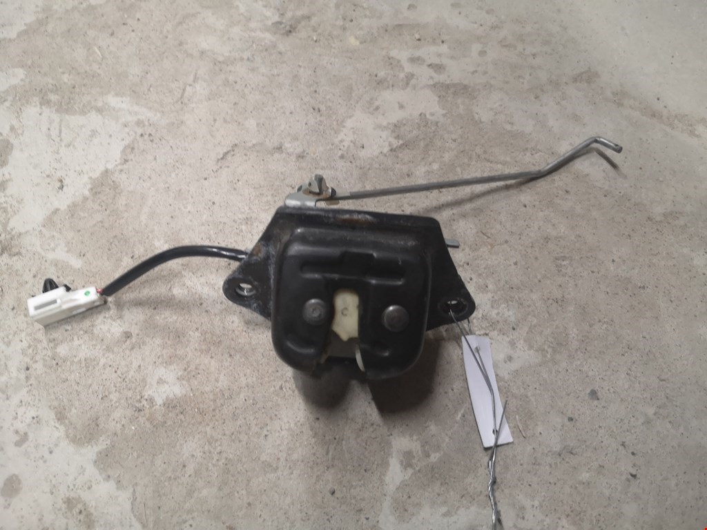 

Замок крышки (двери) багажника Nissan Almera N16, Almera N16