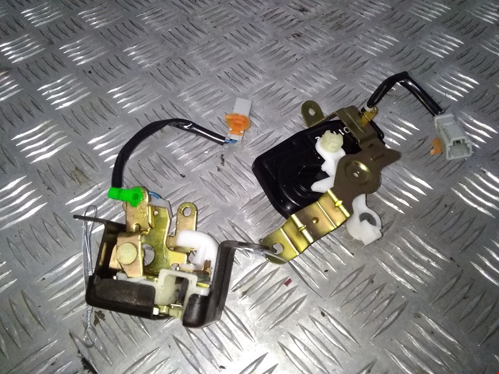 

Замок крышки (двери) багажника Honda CRV 2, CRV 2