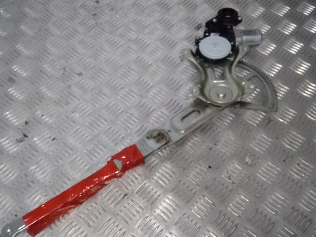 

Стеклоподъемник электрический двери передней правой Toyota Rav4 3, Rav4 3