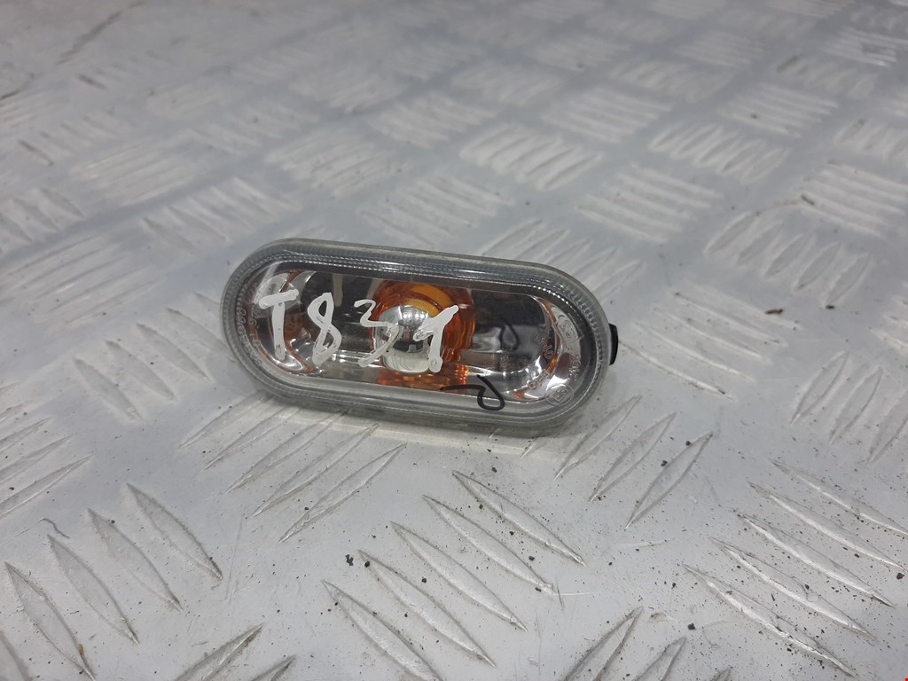 

Повторитель поворота правый Volkswagen Caddy 3, Caddy 3
