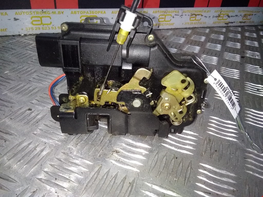 

Замок двери передней правой Audi A6 C5, A6 C5