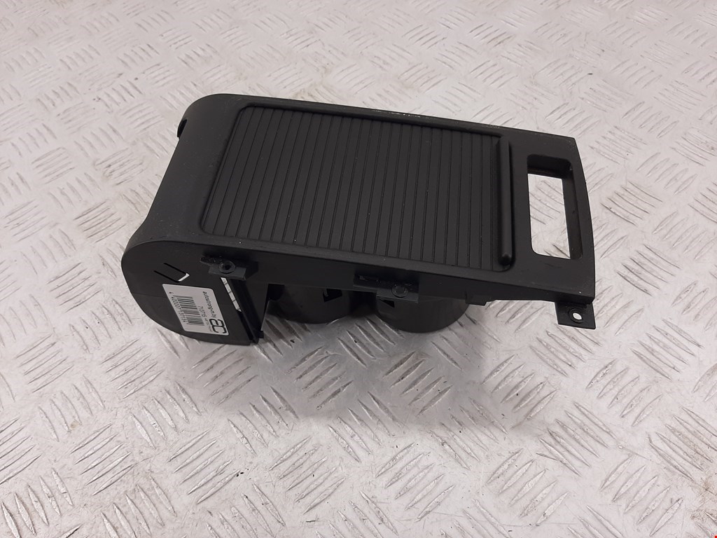 

Подстаканник BMW X5 (E53), X5 (E53)