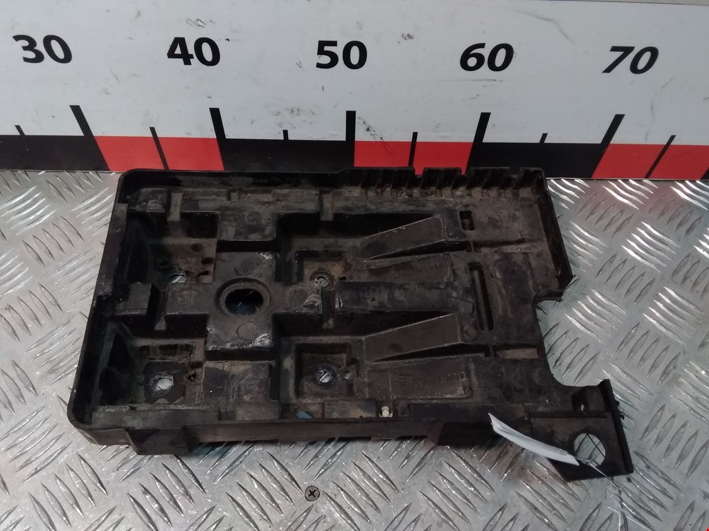 

Крепление (корпус) аккумулятора Volvo S40 V40 1, S40 V40 1