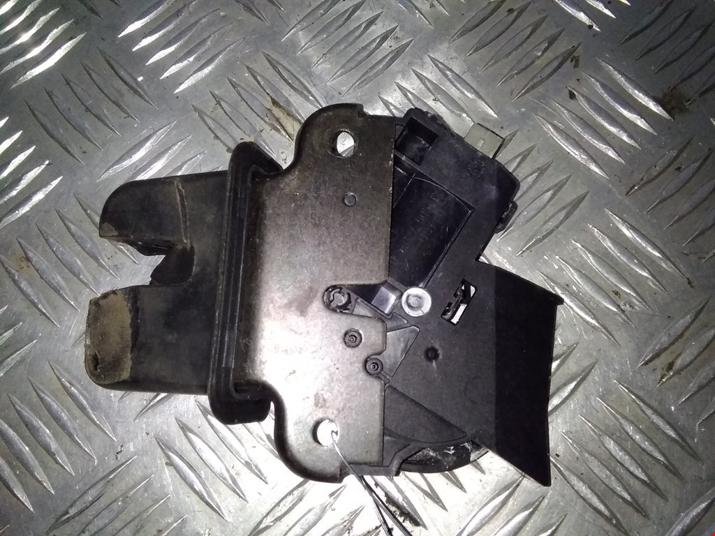 

Замок крышки (двери) багажника Volkswagen Passat 6, Passat 6