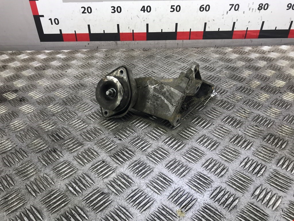 

Кронштейн кпп (лапа крепления) Volkswagen Passat 5 GP, Passat 5 GP