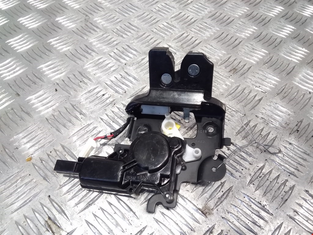 

Замок крышки (двери) багажника Mazda 3 BK, 3 BK