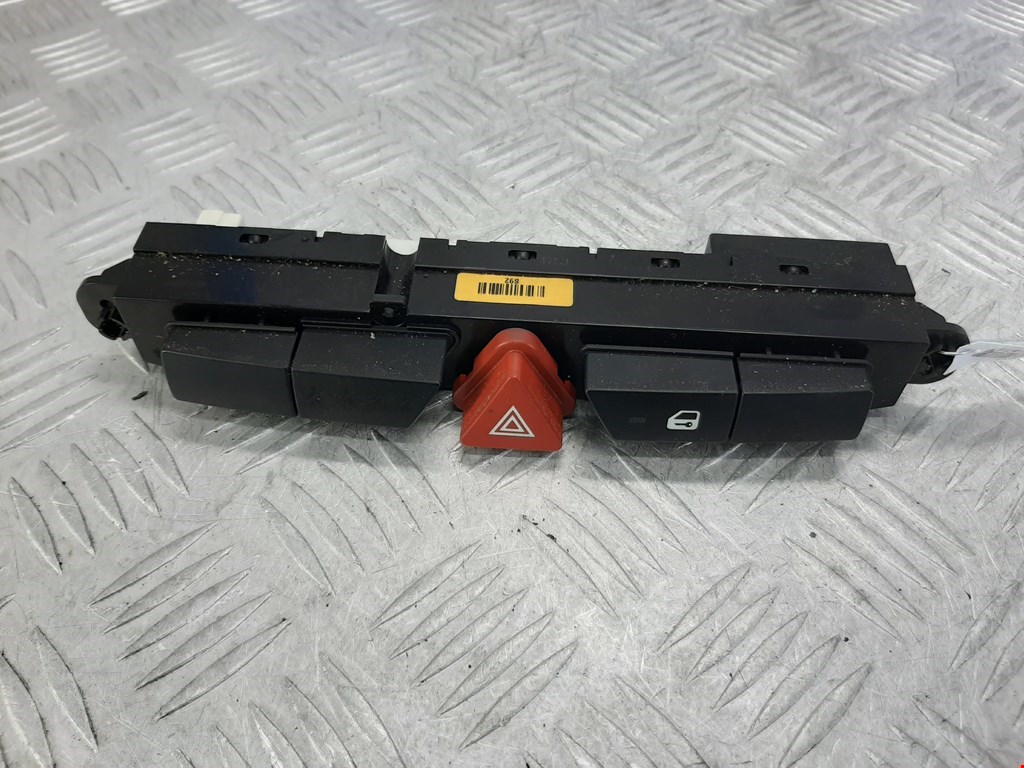 

Кнопка аварийки Kia Ceed, Ceed