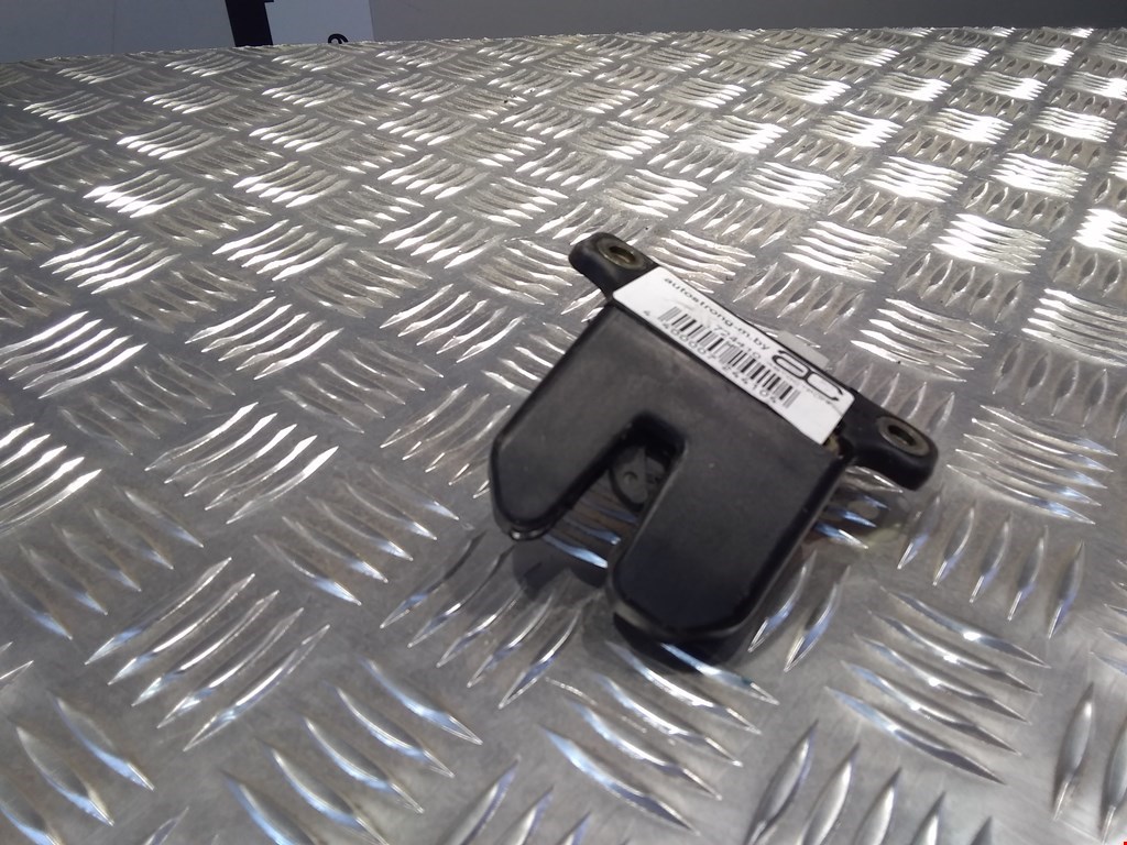 

Замок крышки (двери) багажника Audi A6 C5, A6 C5