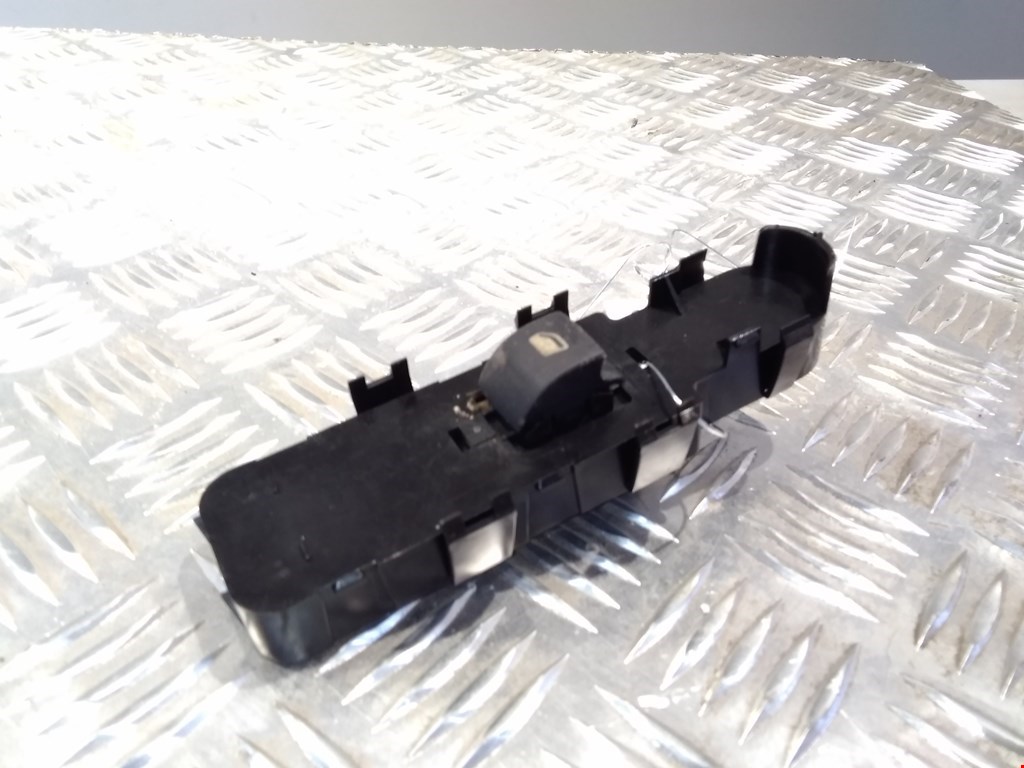 

Кнопка стеклоподъемника Citroen C4, C4