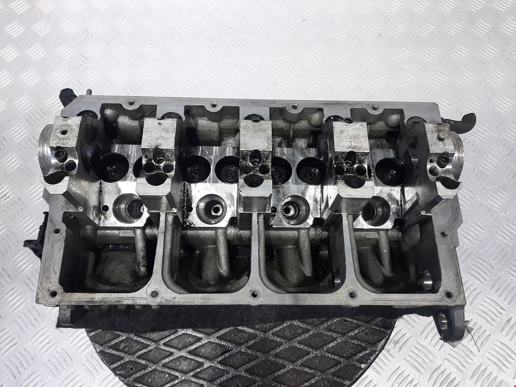 

Головка блока цилиндров (ГБЦ) Volkswagen Jetta (1K5), Jetta (1K5)