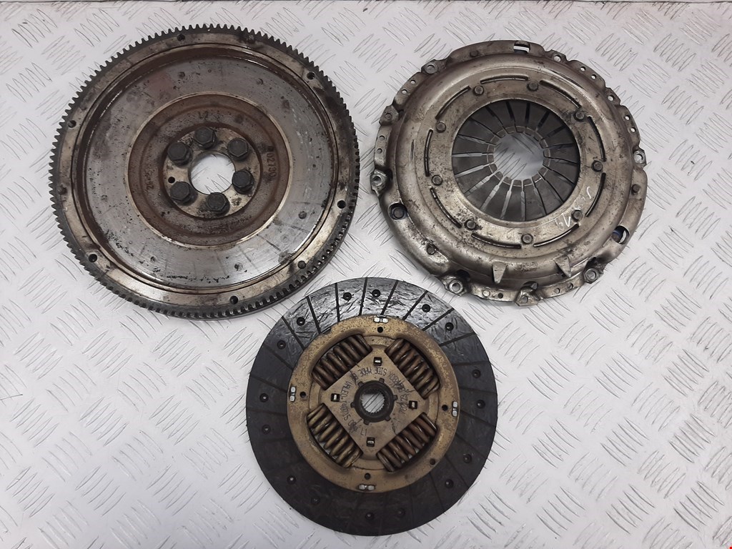

Маховик (демпфер сцепления) Volkswagen Passat 6, Passat 6