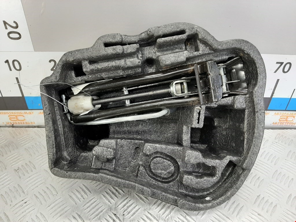 

Домкрат Volkswagen Fox, Fox