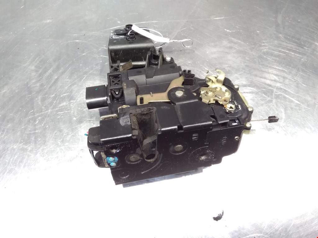 

Замок двери передней правой Volkswagen Passat 5, Passat 5